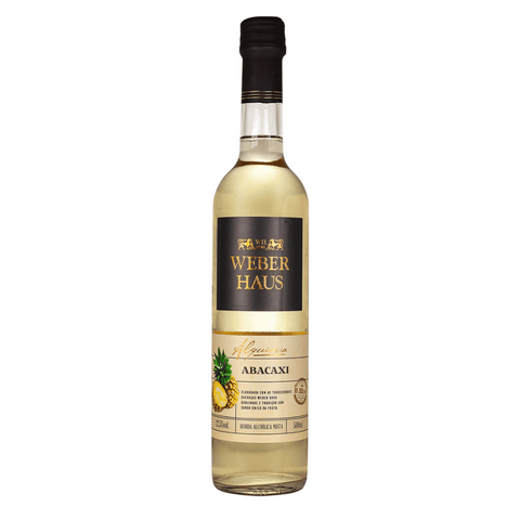 Garrafa de Bebida Mista de Abacaxi Weber Haus 500ml, com cachaça e abacaxi fresco.