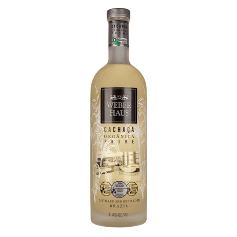 Cachaça Prata Prime Weber Haus, a tradicional cachaça prata orgânica com um toque especial da renomada Weber Haus Diamant 21 Anos, criando um destilado exclusivo, em fundo branco.