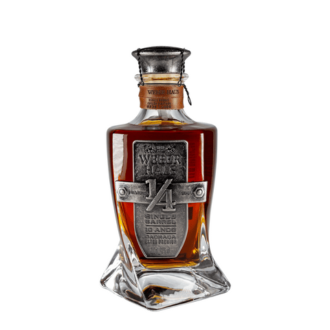 Garrafa de Cachaça Weber Haus Extra Premium Single Barrel 700ml, envelhecida por 10 anos.