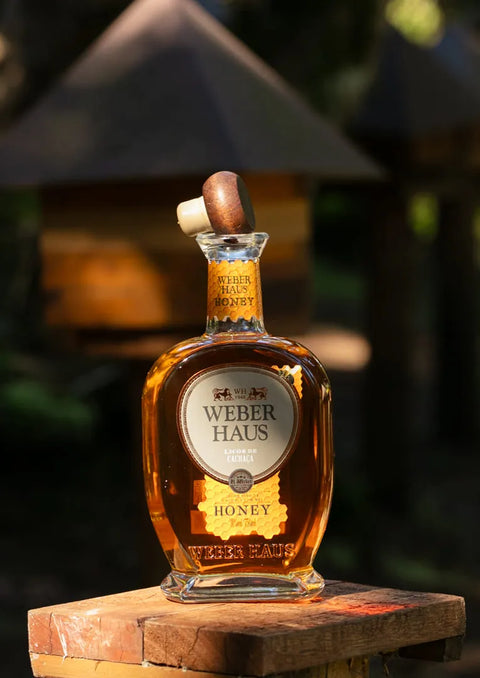 Garrafa de Licor Fino Honey Weber Haus.