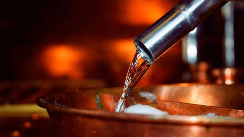 A Tradição e Inovação da Weber Haus na Produção de Cachaça