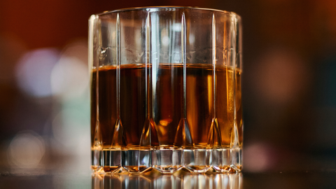 5 mitos sobre cachaça que atrapalham quem quer começar a apreciar melhor