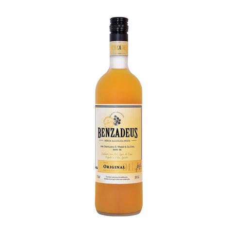 Garrafa de Bebida Mista Benzadeus Original 750ml, com cachaça, água de coco, mel, própolis e pólen apícola.