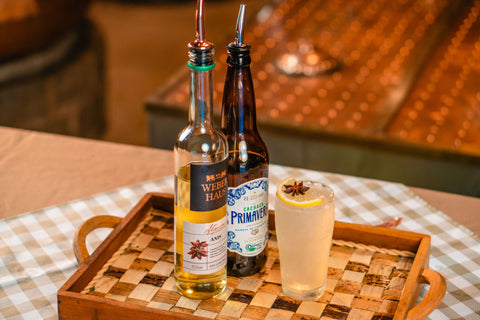 Drink feito com Bebida Mista de Anis Weber Haus e Cachaça Primavera.