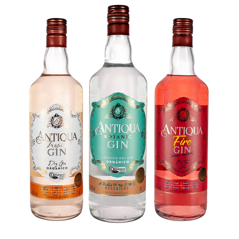 Combo Gin Antiqua com três garrafas: Dry Gin Tropical Antiqua, London Dry Gin Botanic Antiqua e Gin Old Tom Fire Antiqua, dispostas lado a lado.