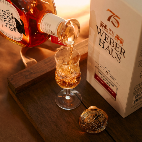 Combo Cachaça 7,5 Anos Weber Haus com Taça de Alambique