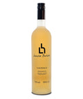 Foto da Cachaça Leandro Batista, uma cachaça envelhecida exclusiva que promete uma experiência de degustação leve e suave, perfeita para quem aprecia um destilado de alta qualidade.