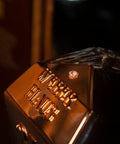 Detalhe do diamante na garrafa da Cachaça Extra Premium Diamant Weber Haus 21 anos.