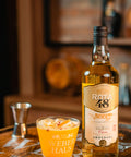 Cachaça Rota 48 Ouro servida em drink Caipirinha de Bergamota.