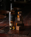 Garrafa de Cachaça 7 Madeiras Premium Weber Haus 750ml, envelhecida em sete tipos de madeira.