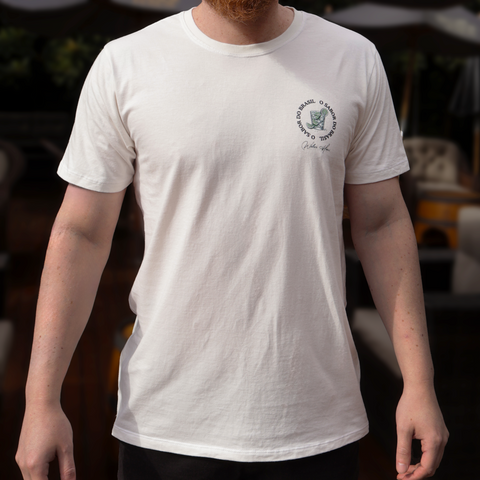 Camiseta com estampa ambientada