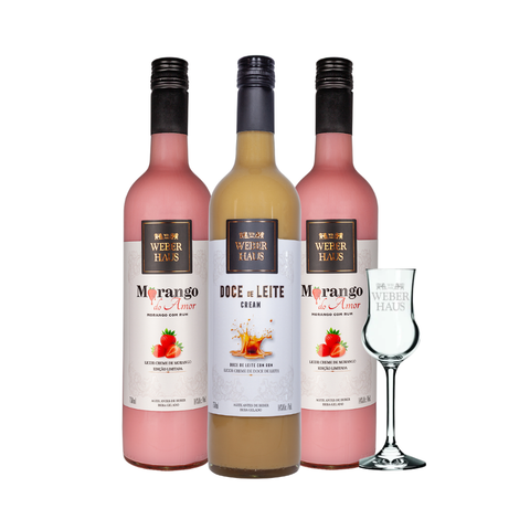 Combo com dois licores de morango e um licor de doce de leite com taça alambique