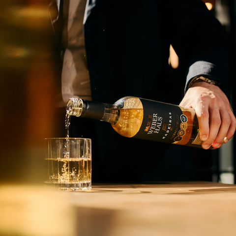 Combo duas Cachaças Weber Haus 7 Madeiras com Copo Dose Americano