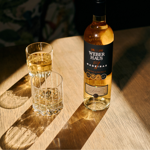 Combo duas Cachaças Weber Haus 7 Madeiras com Copo Dose Americano