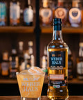 Cachaça Weber Haus Amburana servida em drink Caipirinha.