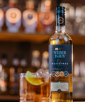 Cachaça 7 Madeiras Premium Weber Haus servida em um drink.