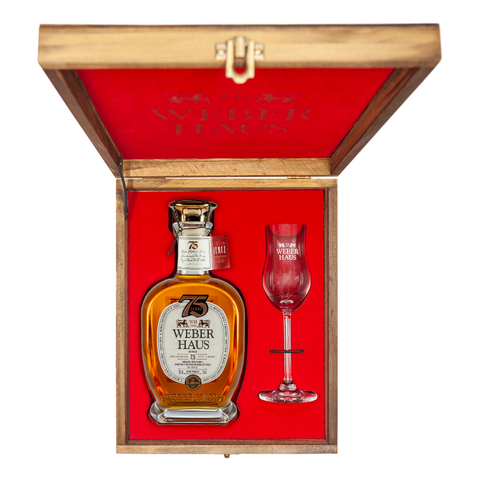 Estojo Veludo com Cachaça Weber Haus Linha Especial com Taça