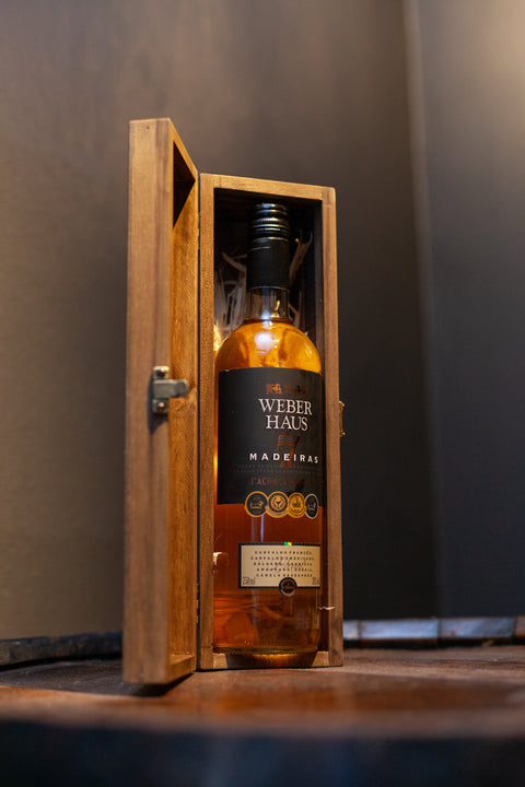Estojo com Cachaça 7 Madeiras Weber Haus
