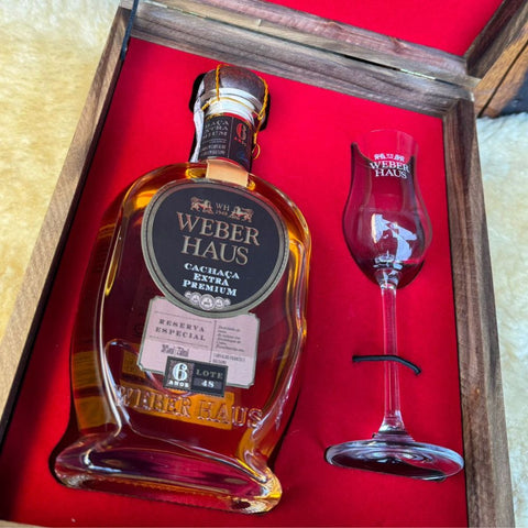 Estojo Veludo com Cachaça Weber Haus Linha Especial com Taça