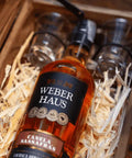 Detalhe da garrafa da Cachaça Canela Sassafrás Weber Haus 